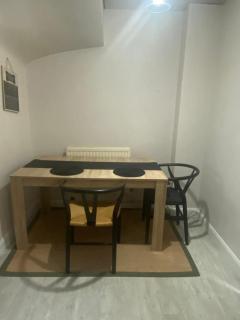 Cosy House- 8 min walk to centre - 4