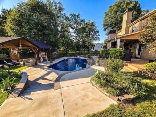 Lakefront 6BR house with Pool, Game Room & Private Pier - 8
