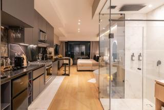 Design Suite Bathtub Rooftop Pool, Gym, BBQ - 1