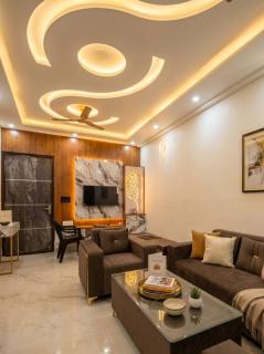 2BHK The AeroVibe Stay - Near Airport - Rooftop Flights View - 0