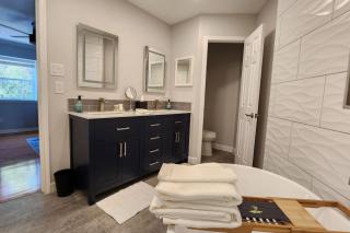 Travis Heights Oasis - 1