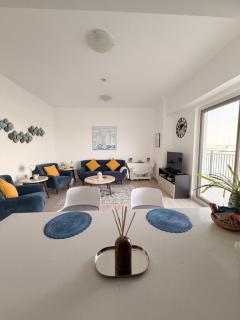 Yas Island 2BR Home - 4