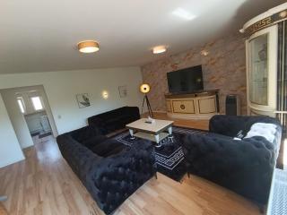 Royal Chesterfield Suite 28 - 2