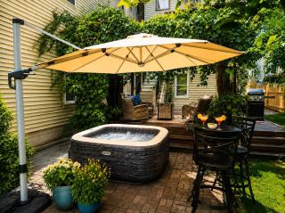 Bright King Suite, Massage Chair & Private Bath - 7
