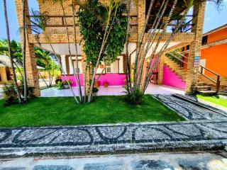 Casa francesa com área verde e piscina - 0