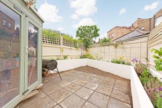 Garden Flat Walking distance to Tube & Train- long stays welcome - 8