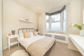 Garden Flat Walking distance to Tube & Train- long stays welcome - 7