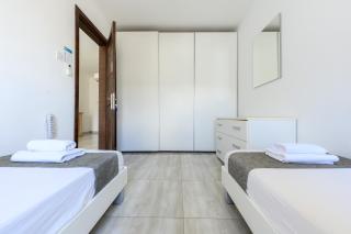 F5 Room 3, Private Room two single beds shared bathroom in shared Flat - 8