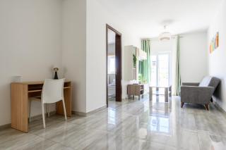 F5 Room 3, Private Room two single beds shared bathroom in shared Flat - 5