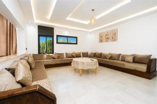 Spacious Villa Apartment - 3BR - 2 Living Rooms - 9