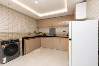 Spacious Villa Apartment - 3BR - 2 Living Rooms - 5