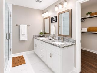 Minutes to NRG Stadium & Med Center & Downtown - 7