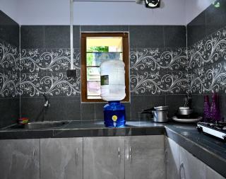 Asamika Abode-Cozy Stay by Airport & Ecom Tower - 9