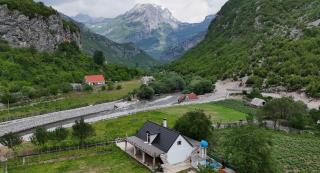 Bar Restaurant Hotel & Camping Vellezerit Gjelaj - 7