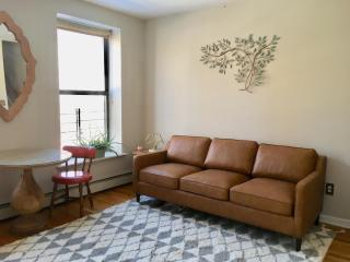 Cozy Private Room and Bathroom in Shared Apartment - 0