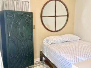 Cozy Private Room and Bathroom in Shared Apartment - 1