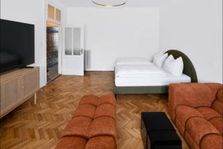 Spacious Vintage Loft with Modern Design - 9