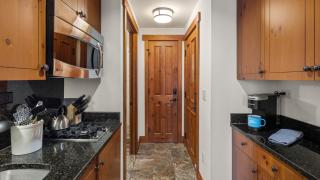 1214 The Lodge At Spruce Peak Ski in Ski Out Studio Spruce Peak By Stowe Mountain Rentals - 9