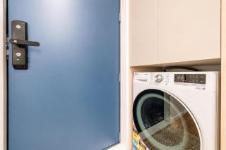 Modern City Stay w Private Patio Christchurch CBD - 3