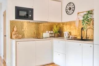 Nottingham Cabin Sleeps 4 - Parking & Patio - Nottingham - 1