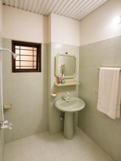 Pinehouse by Airmakaan - 3BR with Kitchen & Lounge - 9