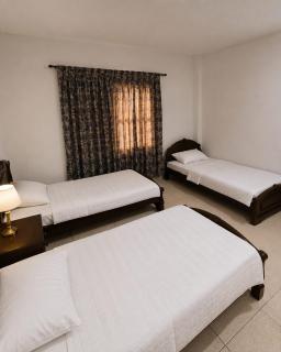 Pinehouse by Airmakaan - 3BR with Kitchen & Lounge - 4
