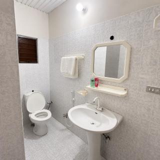 Pinehouse by Airmakaan - 3BR with Kitchen & Lounge - 3