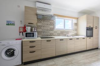 F4 Room 3, Private Room two single beds shared bathroom - Msida - 4
