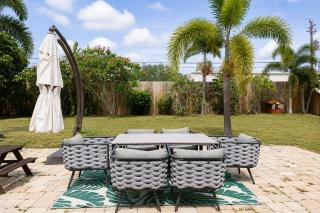 The Britannia Breeze-5 Min to Siesta Key, Sleeps 9 - 4