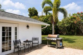 The Britannia Breeze-5 Min to Siesta Key, Sleeps 9 - 1