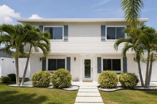 The Britannia Breeze-5 Min to Siesta Key, Sleeps 9 - 9