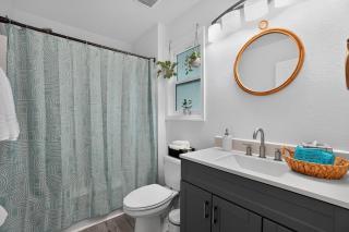 Charming 3BR home, 10 minutes to Pensacola Airport - 1