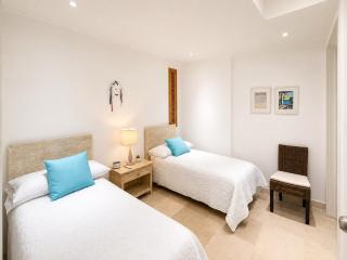 Luxury 2BR inside Old City, Private patio, AC, 2 Pools & parking - 2