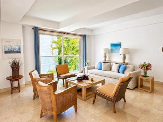 Luxury 2BR inside Old City, Private patio, AC, 2 Pools & parking - 8