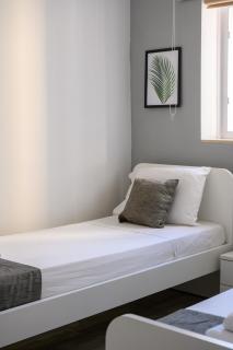 F3 Room 3, Private Room two single beds shared bathroom - 4
