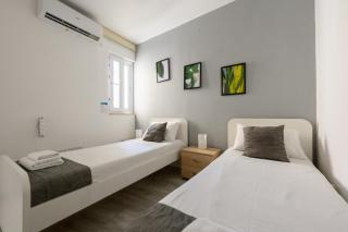 F3 Room 2, Private Room two single beds shared bathroom - 0