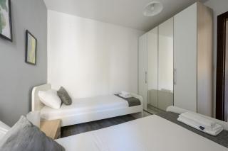 F3 Room 2, Private Room two single beds shared bathroom - 8