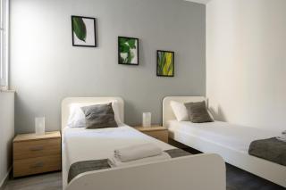 F3 Room 2, Private Room two single beds shared bathroom - 7