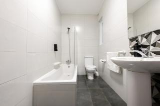 F3 Room 2, Private Room two single beds shared bathroom - 4