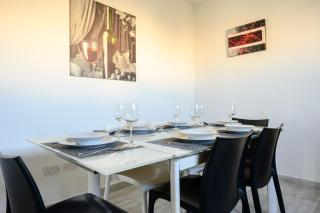 F3 Room 2, Private Room two single beds shared bathroom - 1