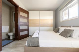 F3 Room 1, Private Double room with private bathroom and balcony - 1
