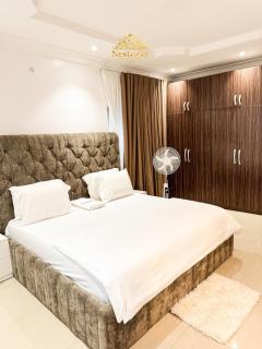 A home far from home with luxurious amenities - 5