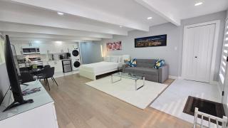 Newly Renovated Studio in Beautiful & Prestigious West Vancouver - 8
