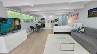 Newly Renovated Studio in Beautiful & Prestigious West Vancouver - 9