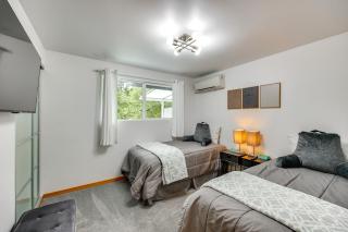 Redmond Retreat w/ Fenced Yard & EV Charger - 7