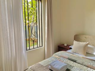 2 Bedroom Home Near the Airport - 6mins - Wanderhomes - 4
