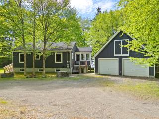 Waterfront cabin w/ outdoor firepit, dock, and lake views - dogs welcome - 6