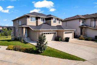 Stylish 4BR Walkout Theatre Pond Views Airport - 0