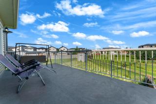 Stylish 4BR Walkout Theatre Pond Views Airport - 4