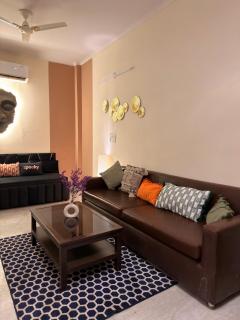 AP Luxe Stays Jacuzzi & Home Theater - 9